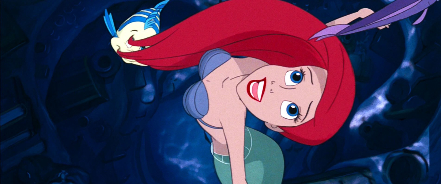 Um personagem de desenho animado do filme é mostrado com um castelo ao  fundo.