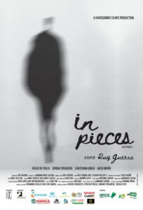 Aos Pedaços Poster